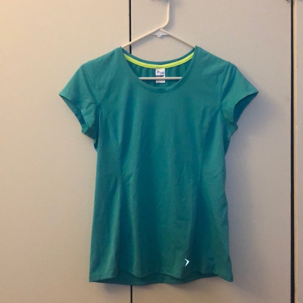 Old Navy go-dry workout top. Size small
